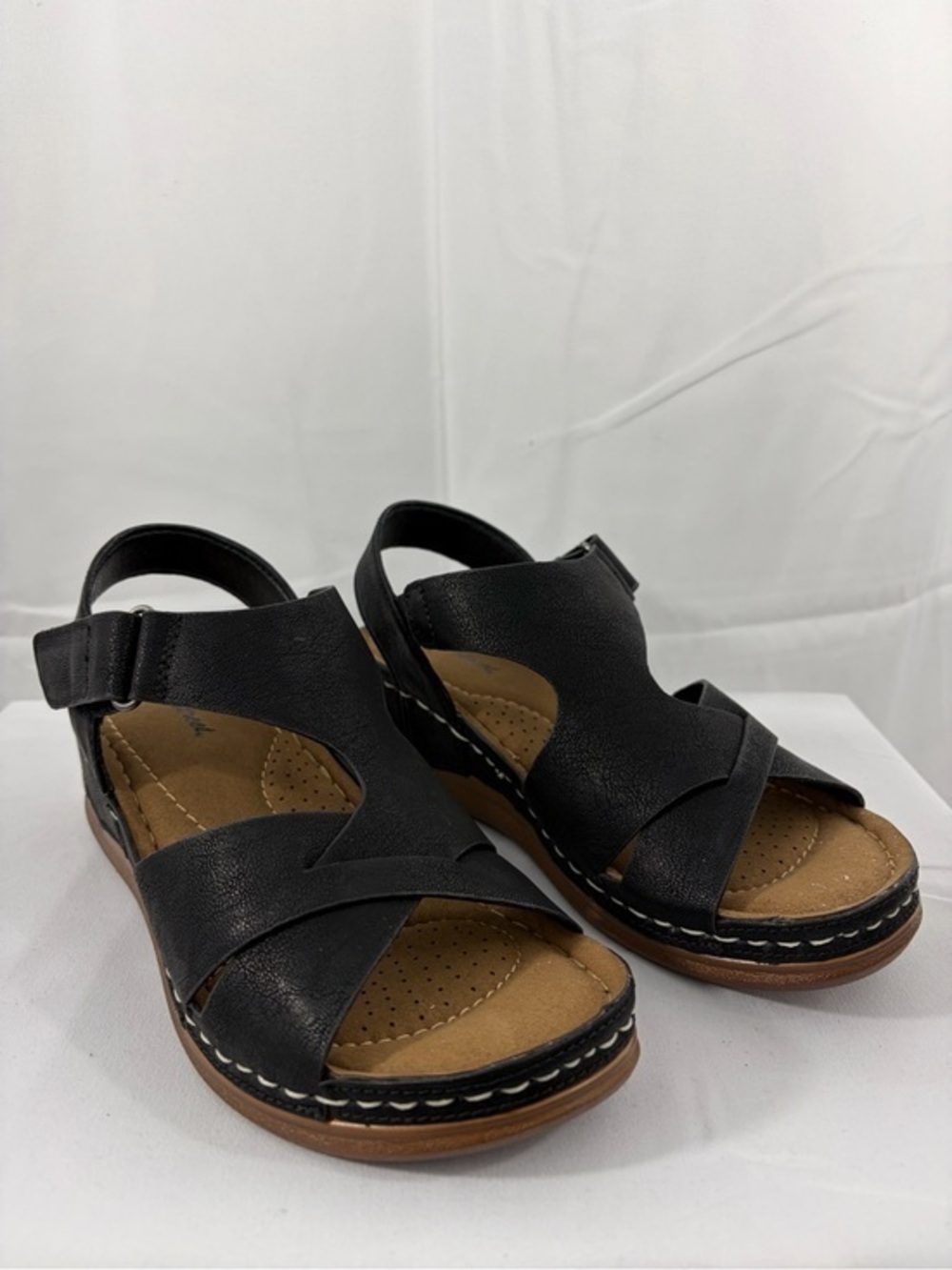 NWT Easy Street Women's Size 6 Black Comfort Sandals with Cushioned Footbed